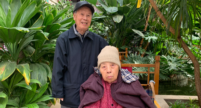 94岁爷爷与92岁奶奶,画笔下的养老院