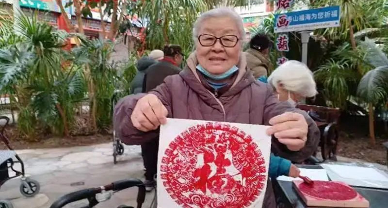 龙翔万里·盛世华章 | 至亲长辈喜乐迎龙年